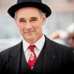 2295850-mark-rylance-photocall-du-film-le-bgg-950×0-1